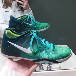 Size U.S. 8 Nike Free TR 6